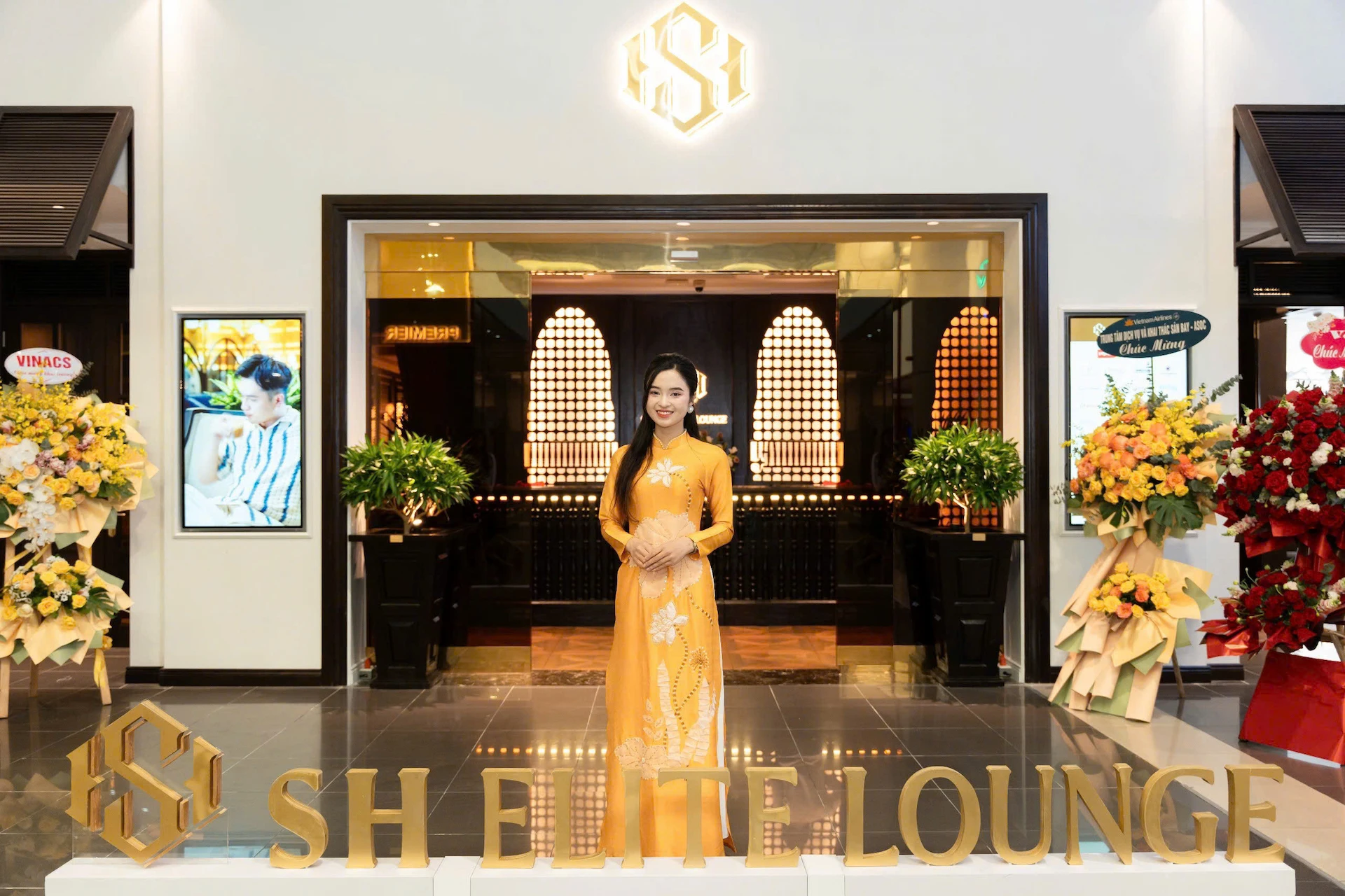 SH Elite Lounge ribbon ceremony
