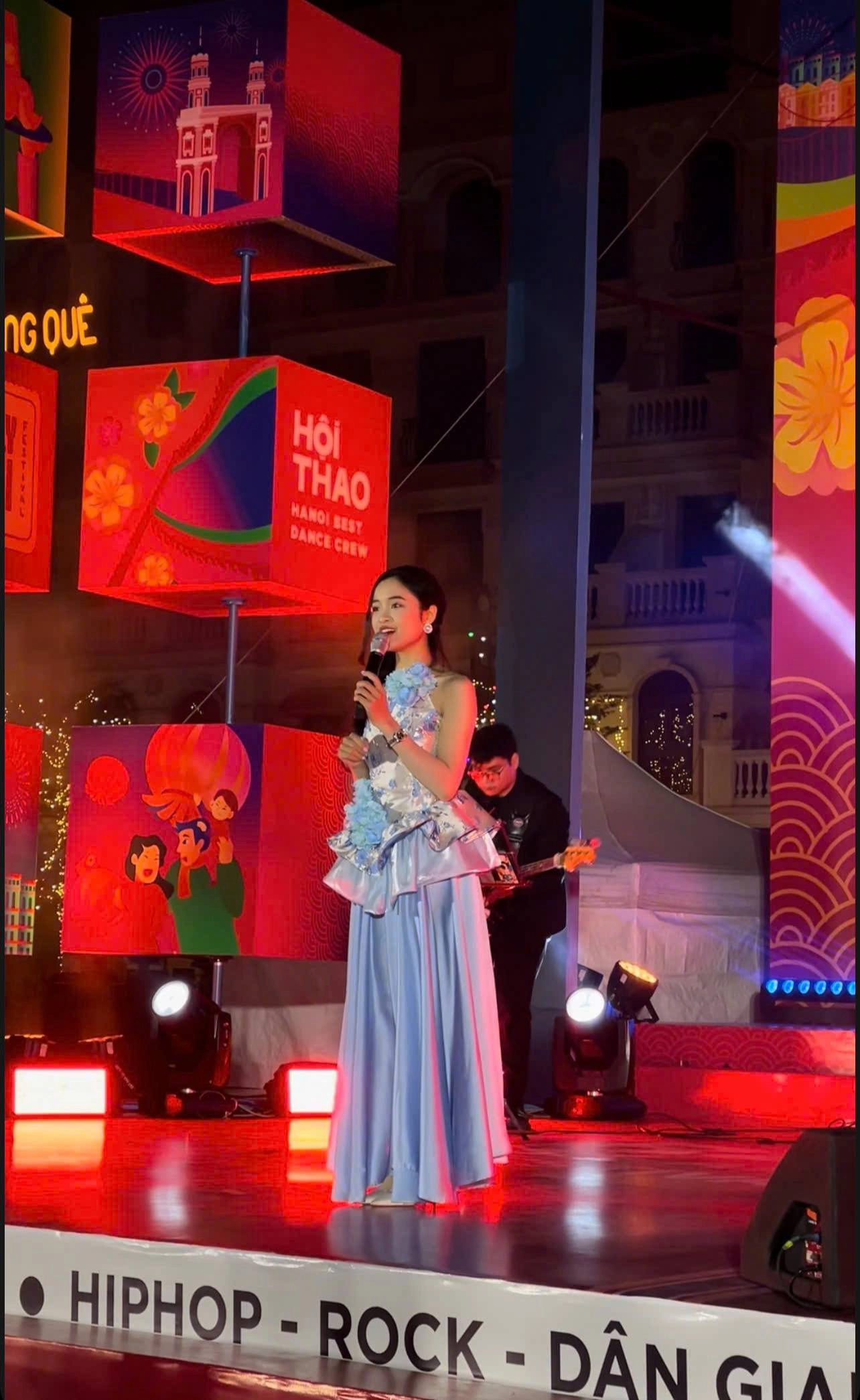 Tray Hoi Festival host