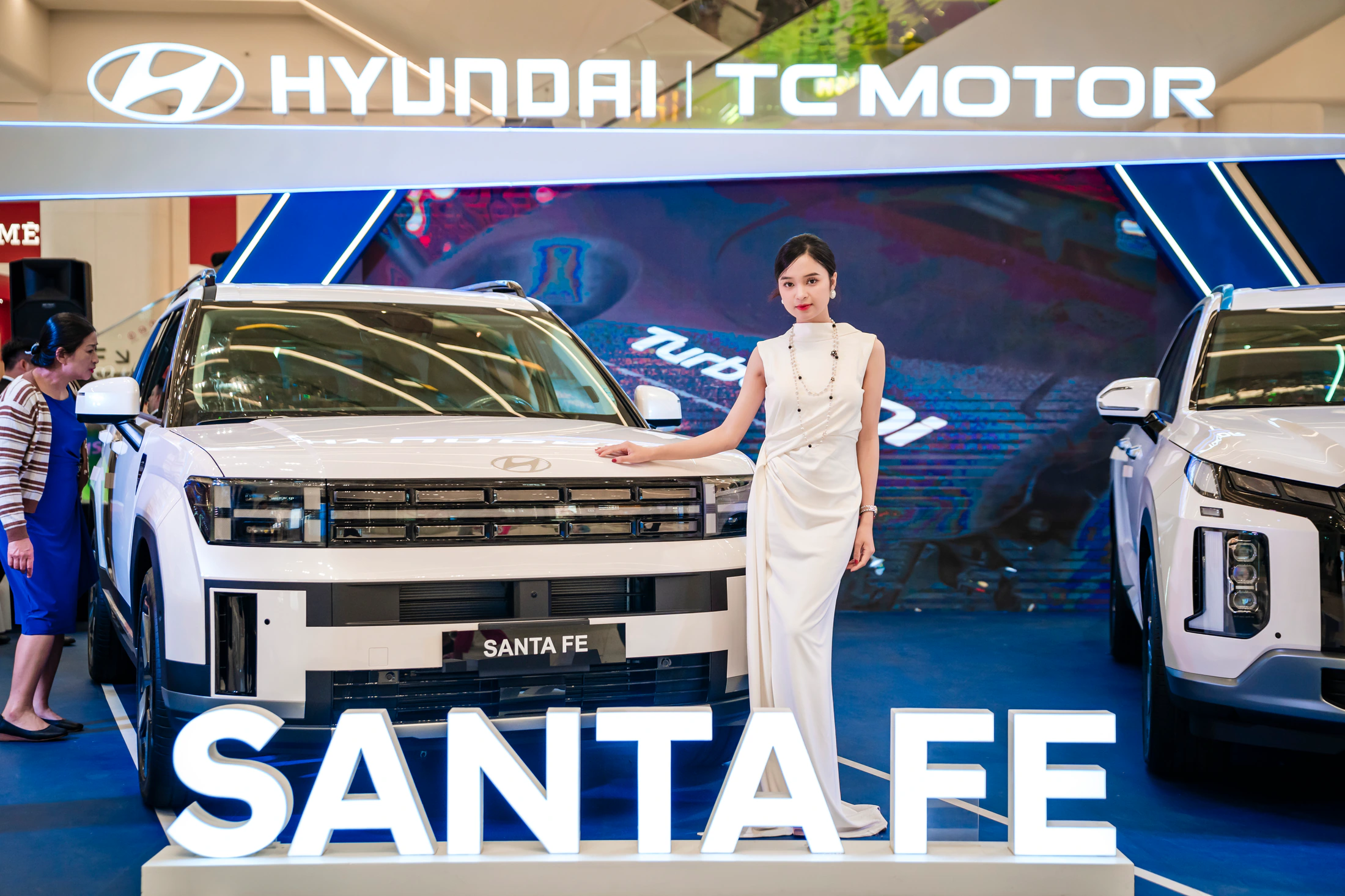Hyundai Santa Fe experience vehicle front stage
