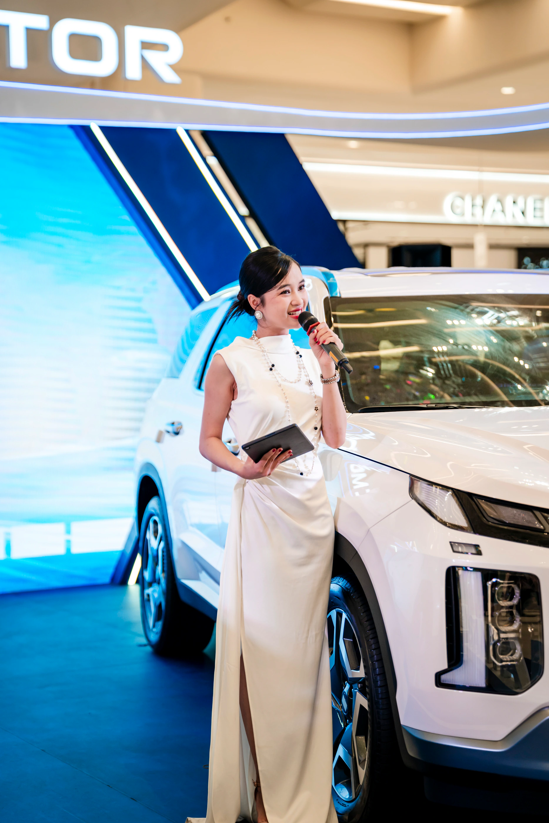 Hyundai Santa Fe experience host