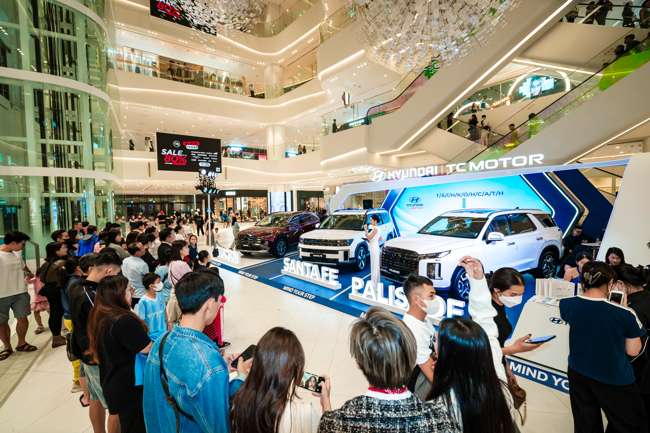 Hyundai Santa Fe experience crowd at mall