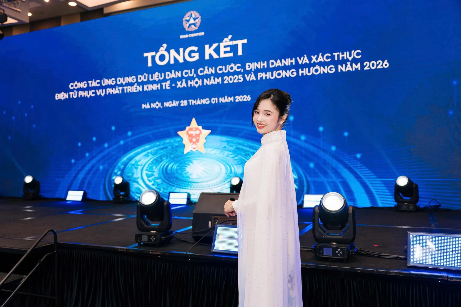 Digital identity review stage host