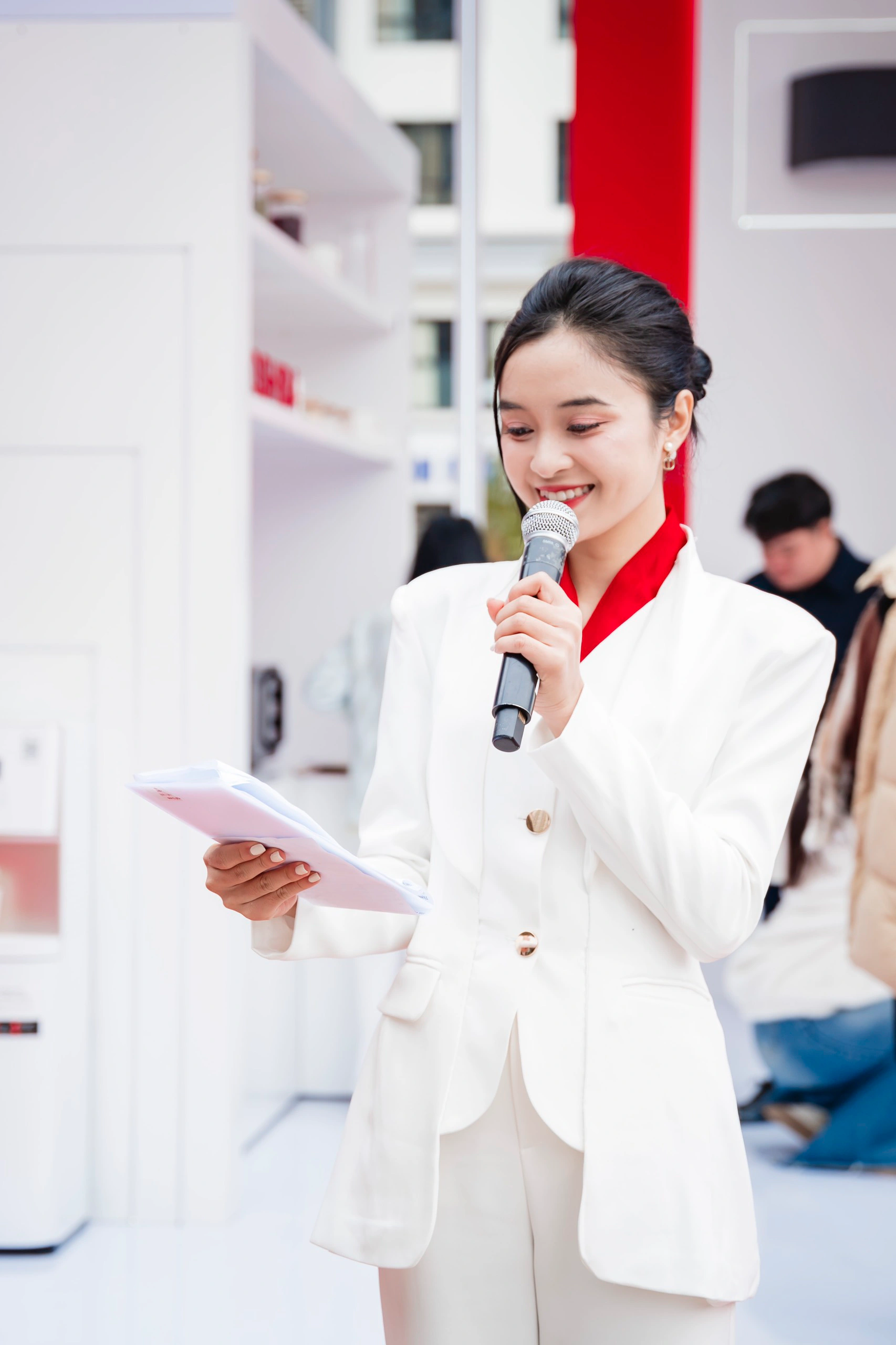Toshiba product showcase host