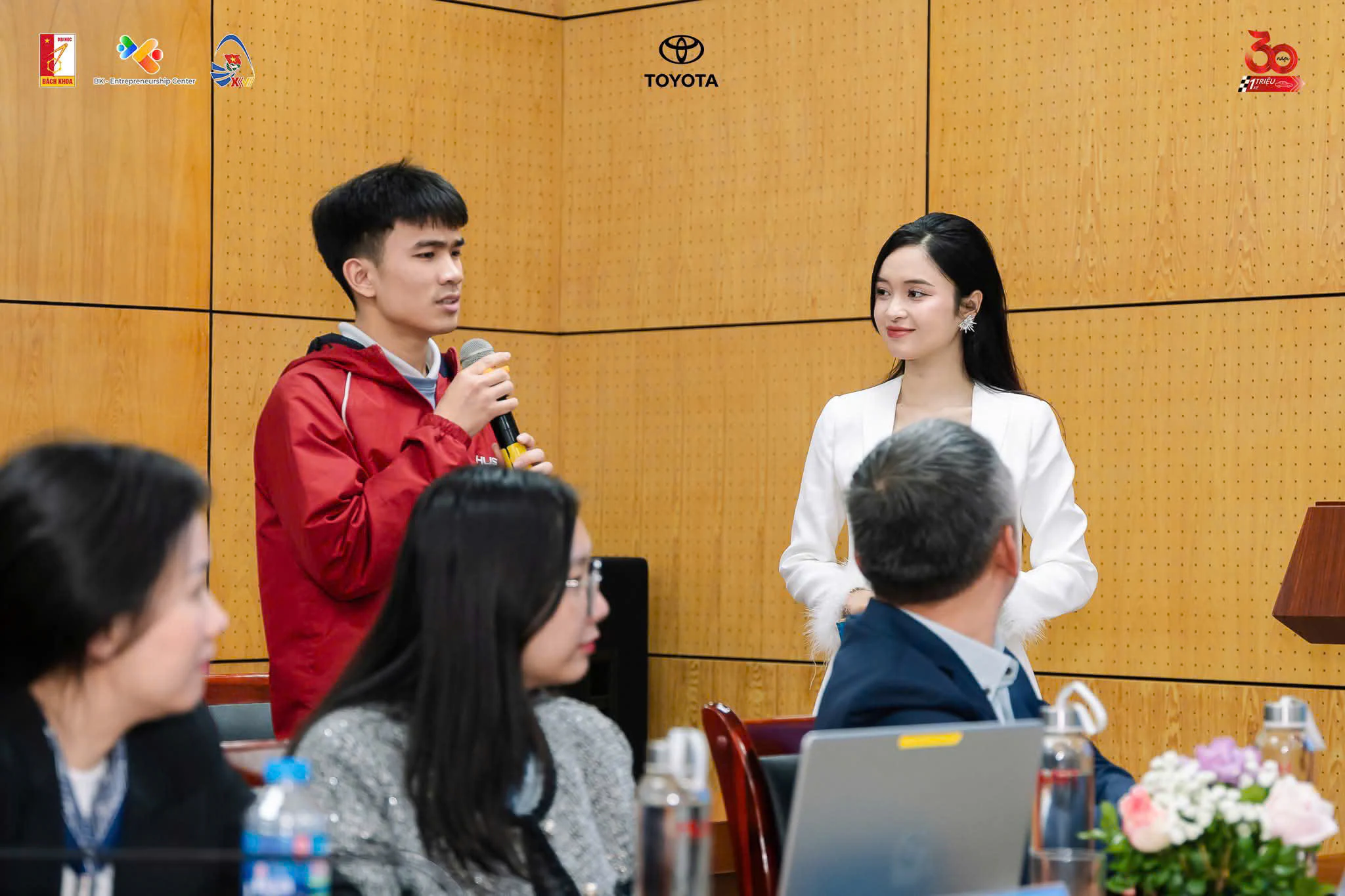 Toyota Tuong Lai Xanh discussion at HUST