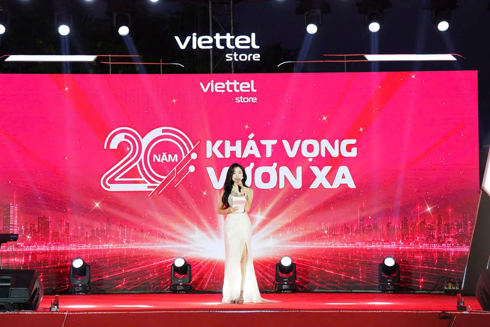 Viettel Store 20 years anniversary host on stage