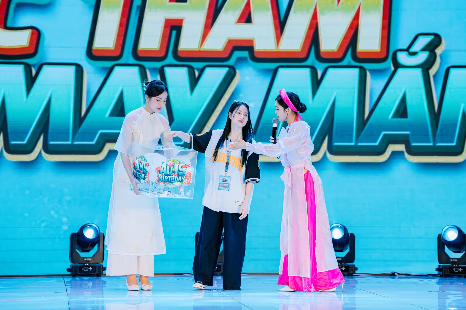 Nga Lyna engaging with players at Audition's 19th birthday event