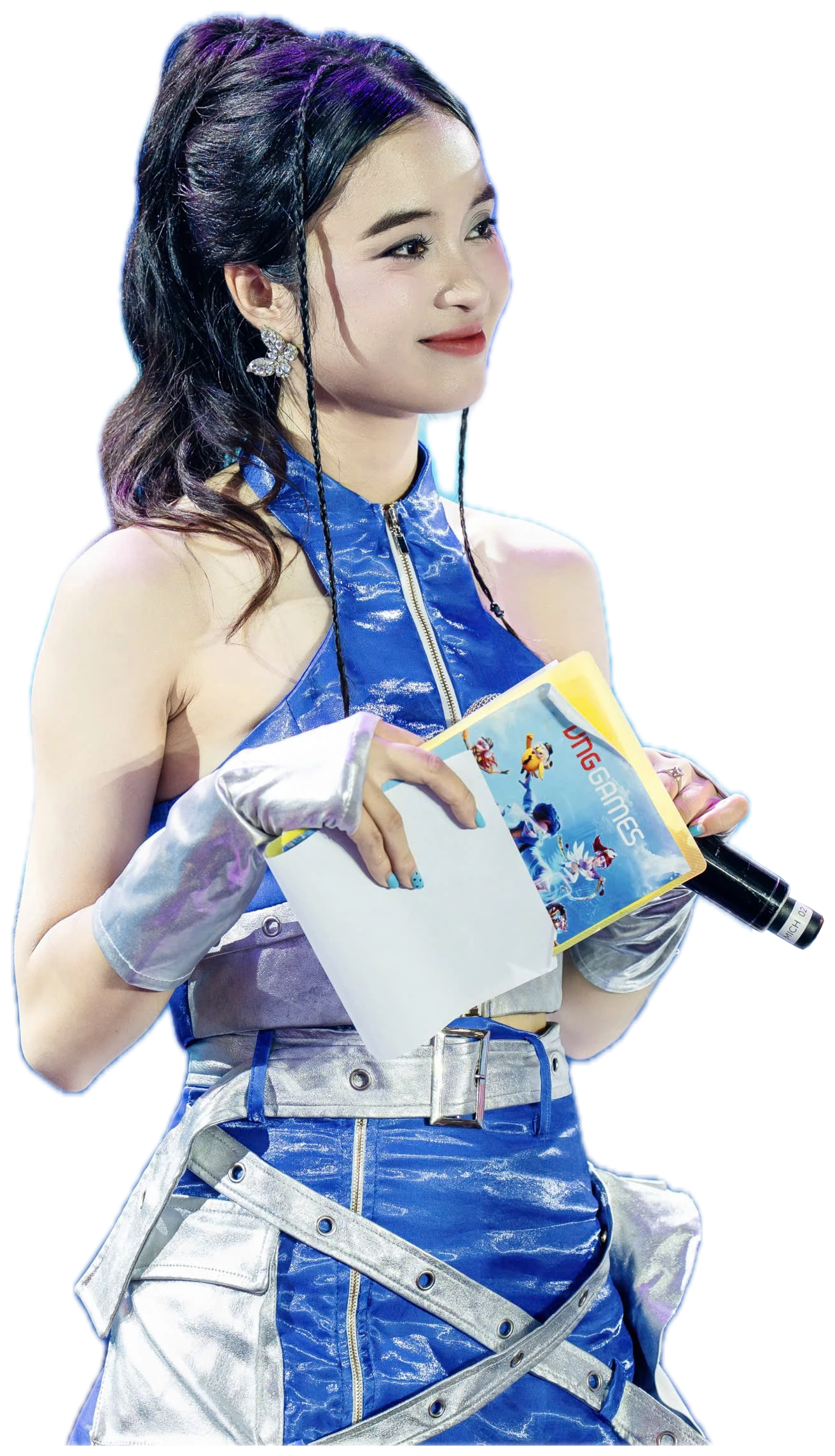 Nga Lyna holding a microphone and cue cards at VNGGames